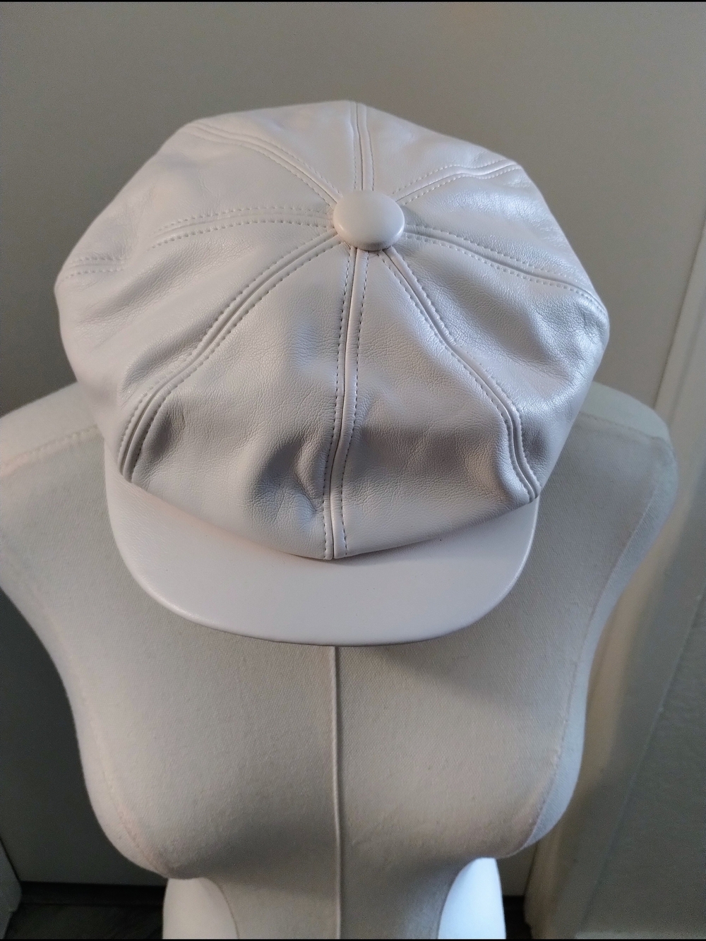 Source Unknown White Faux Leather Newsboy Cap